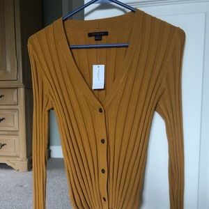 NEW w/ TAGS Mustard fitted stretchy button sweater